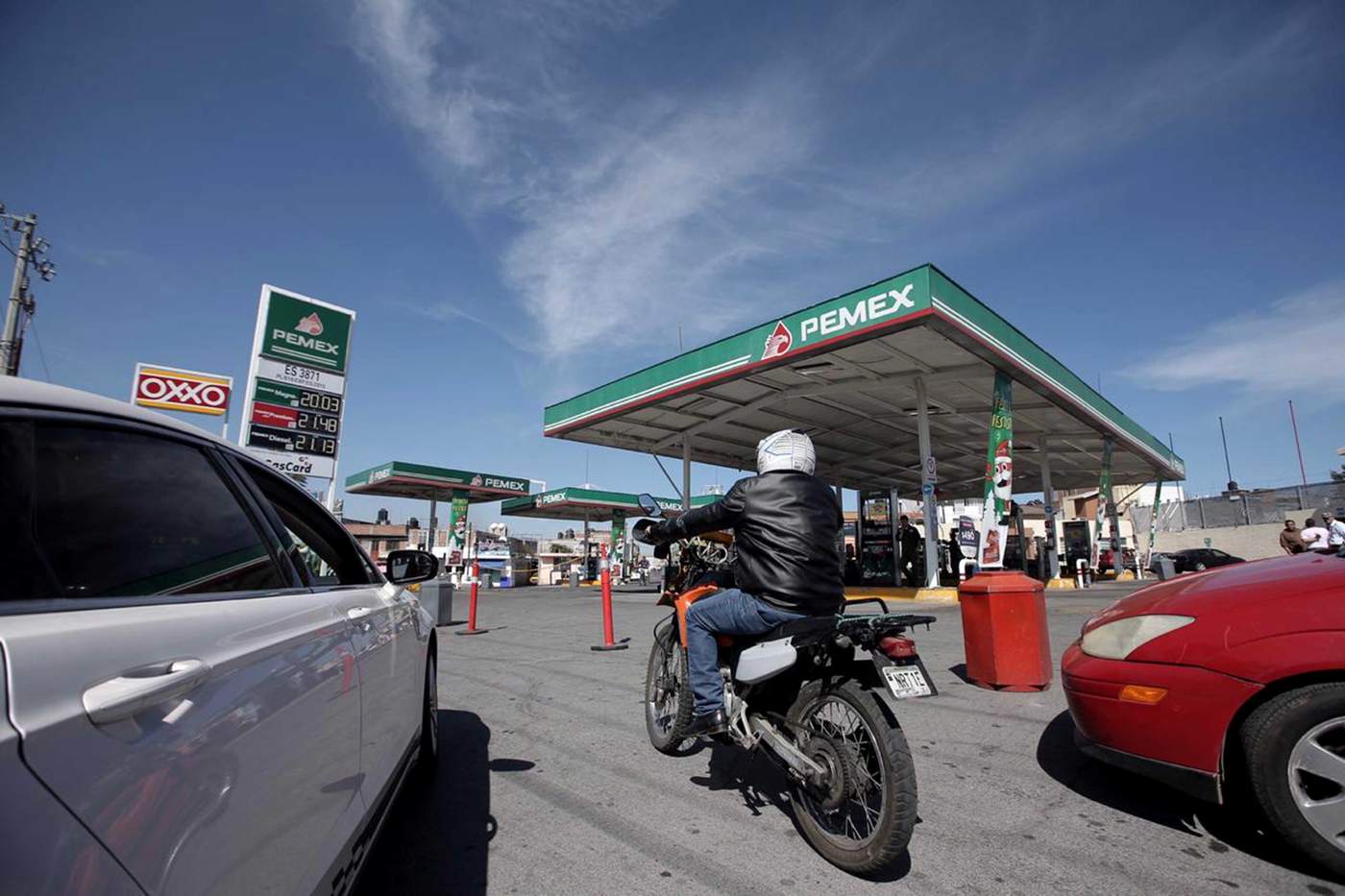 Diputados priistas exigen a Pemex solucionar desabasto de gasolina