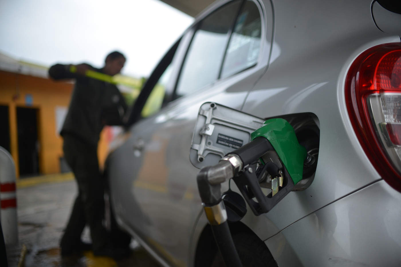 Desabasto de combustible afecta a 25 municipios del Edomex