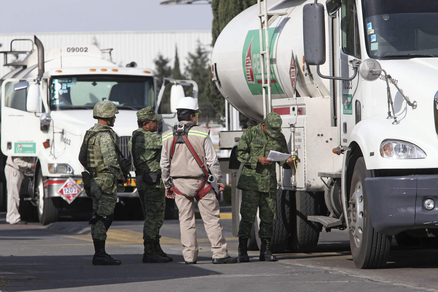Ejército y Marina toman control total de la seguridad en instalaciones de Pemex