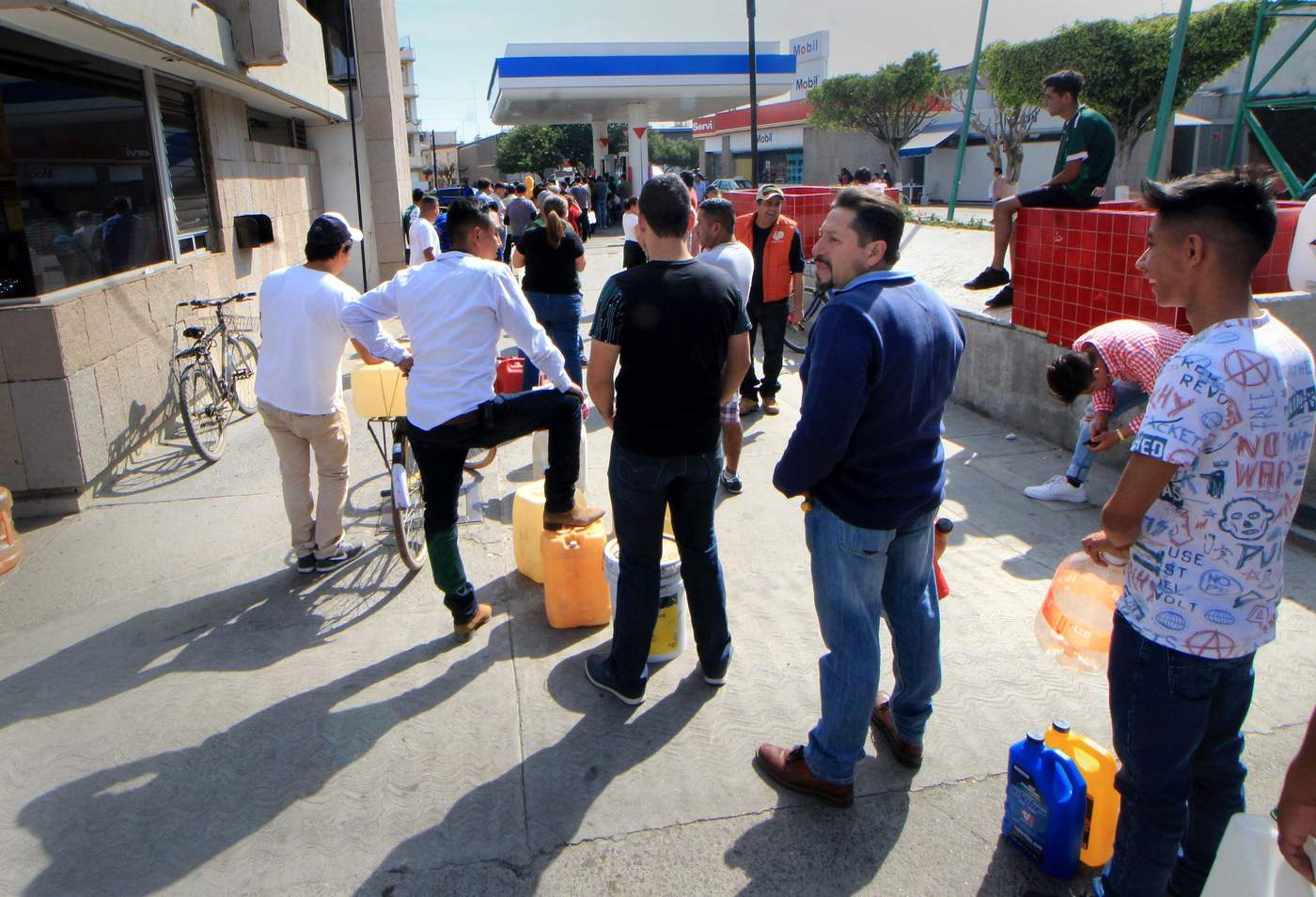 Limitan a 500 pesos por auto venta de gasolina en Guanajuato
