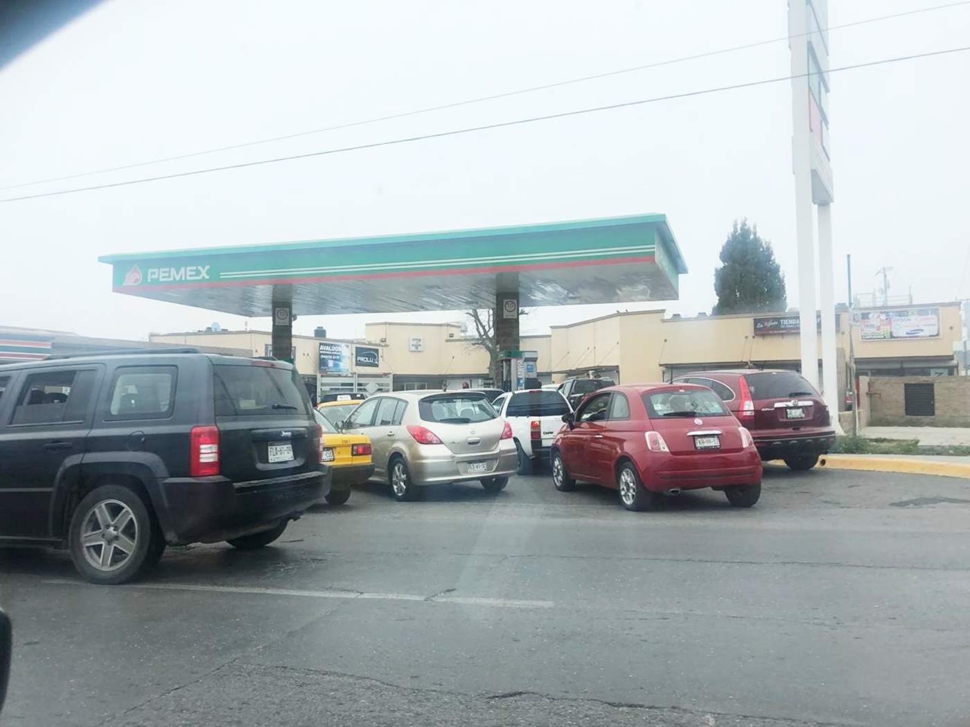 'Cierre de autopista afectó abasto de combustible en Saltillo'