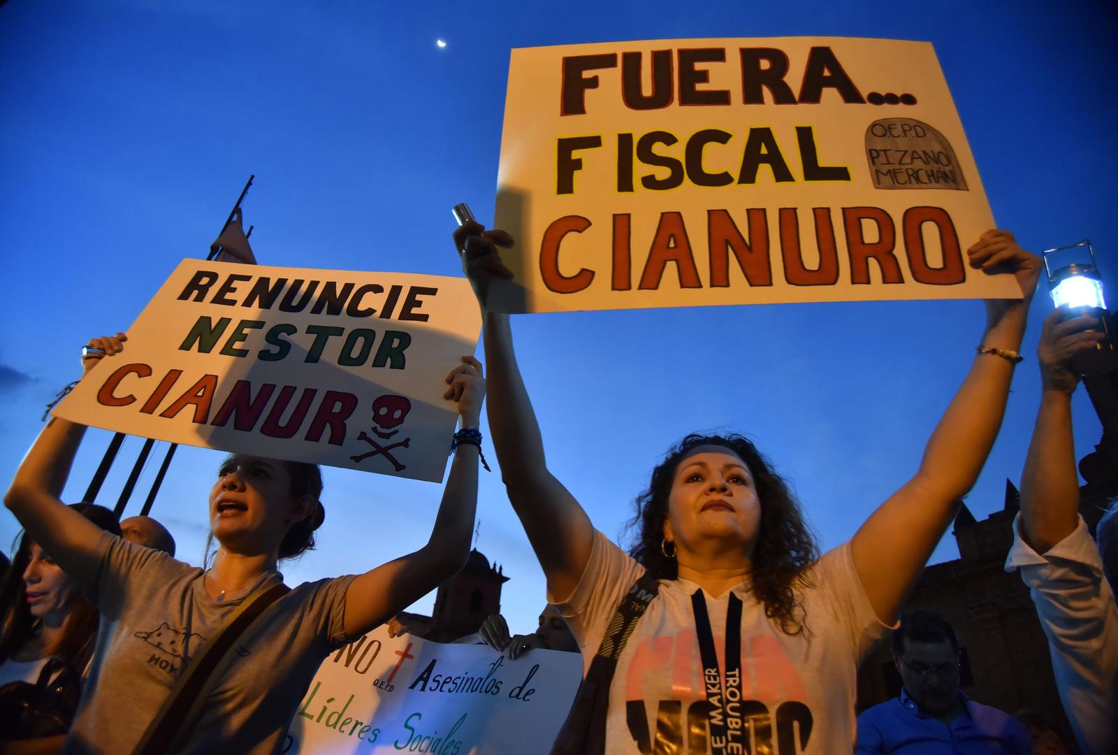 Colombianos exigen la renuncia de fiscal general