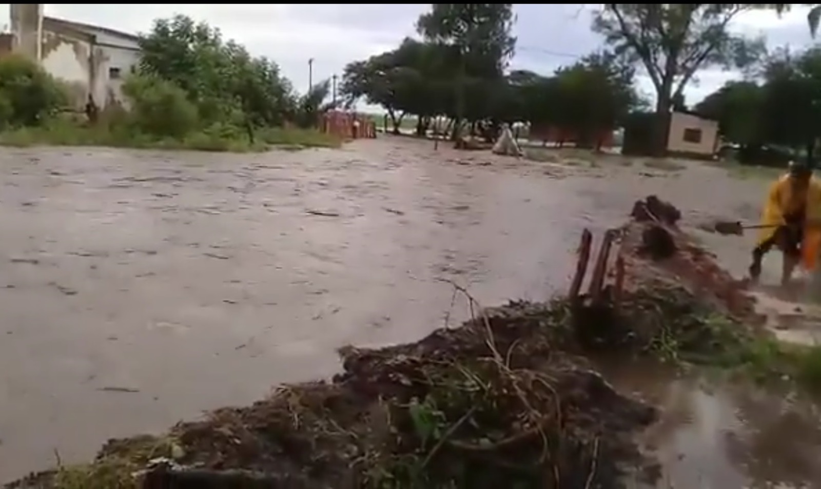 Golpean inundaciones a miles de argentinos