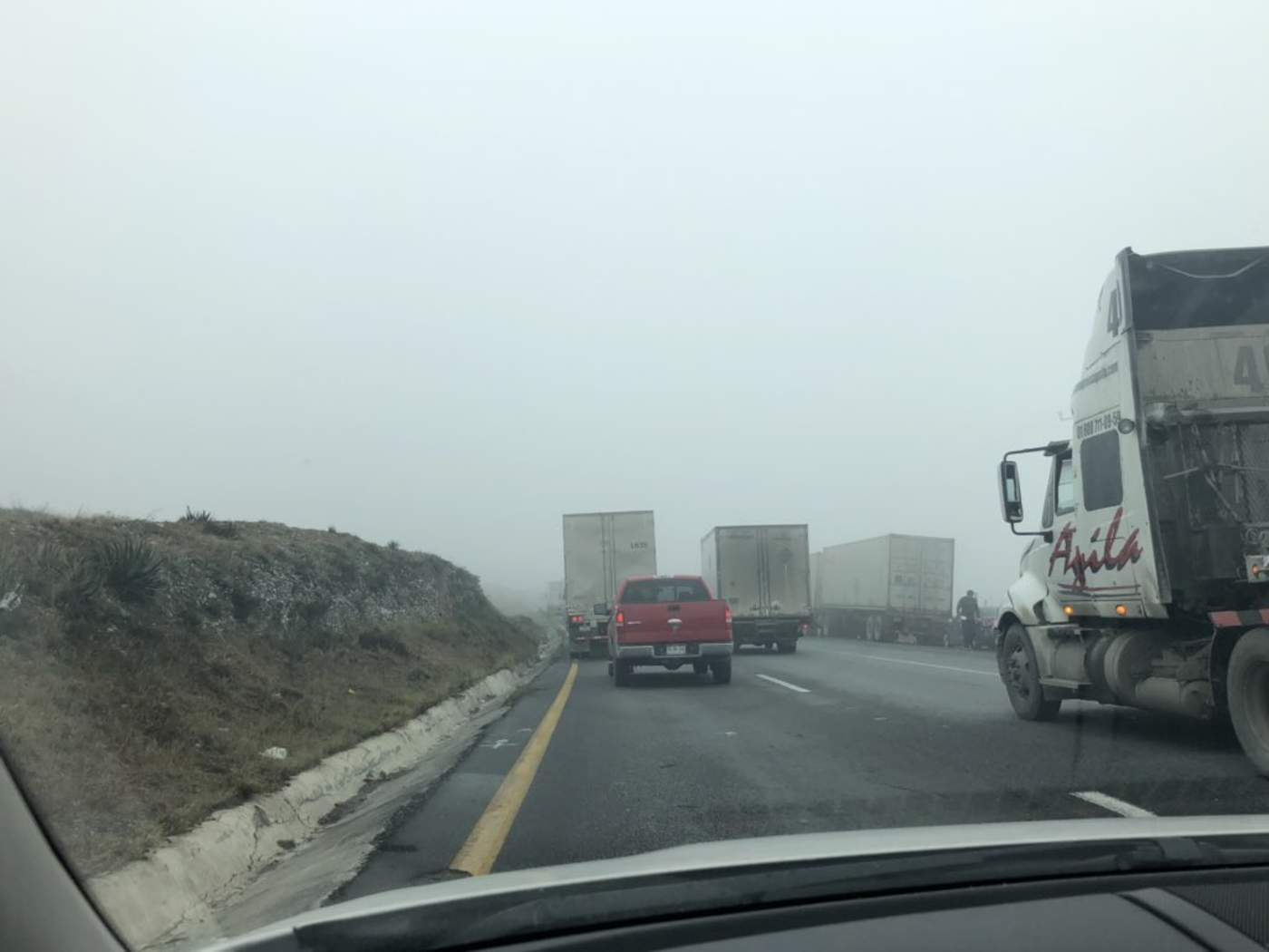 Cierran la autopista Saltillo-Monterrey por densa niebla
