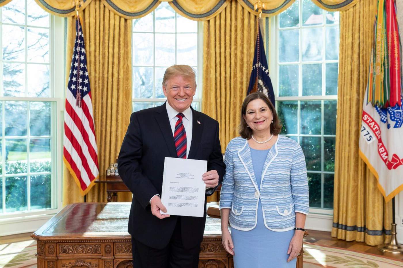 Martha Bárcena comparte foto con el presidente Trump