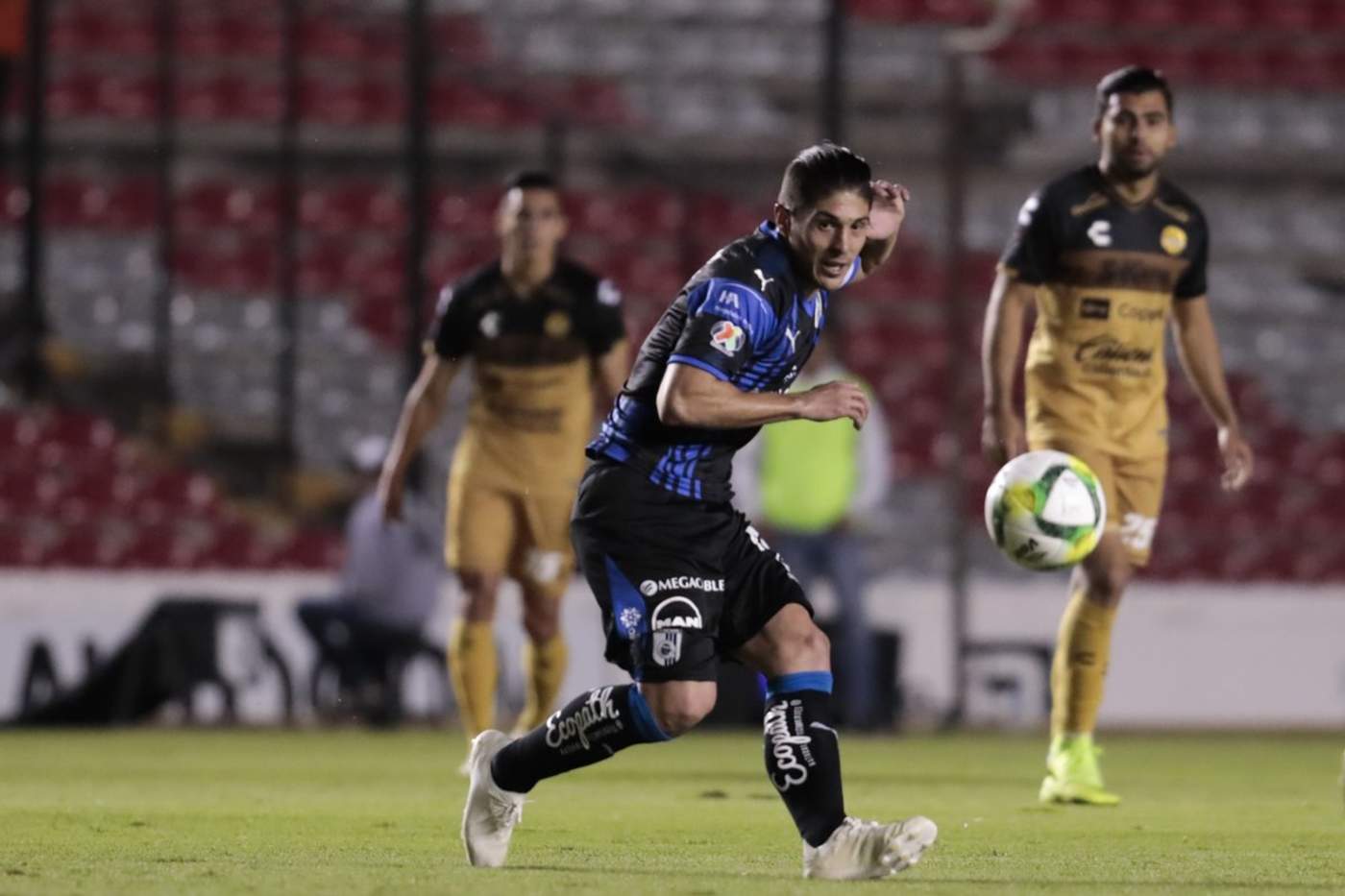 Sin Maradona en el banquillo, Dorados vence 3-1 a Querétaro en Copa MX