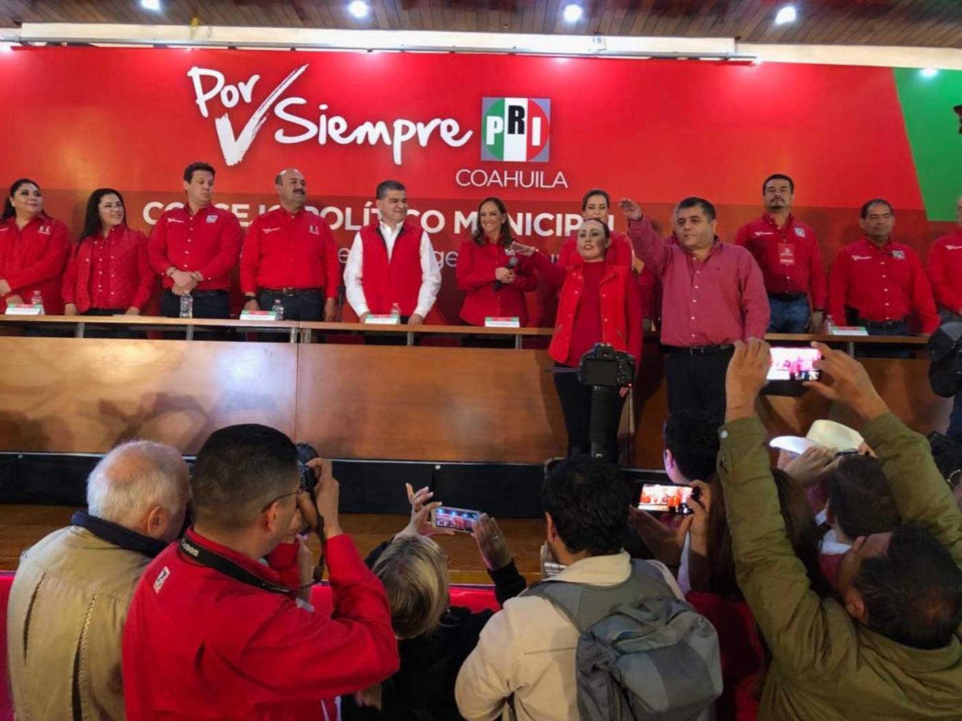 Toma protesta Olmos como presidente del PRI en Torreón