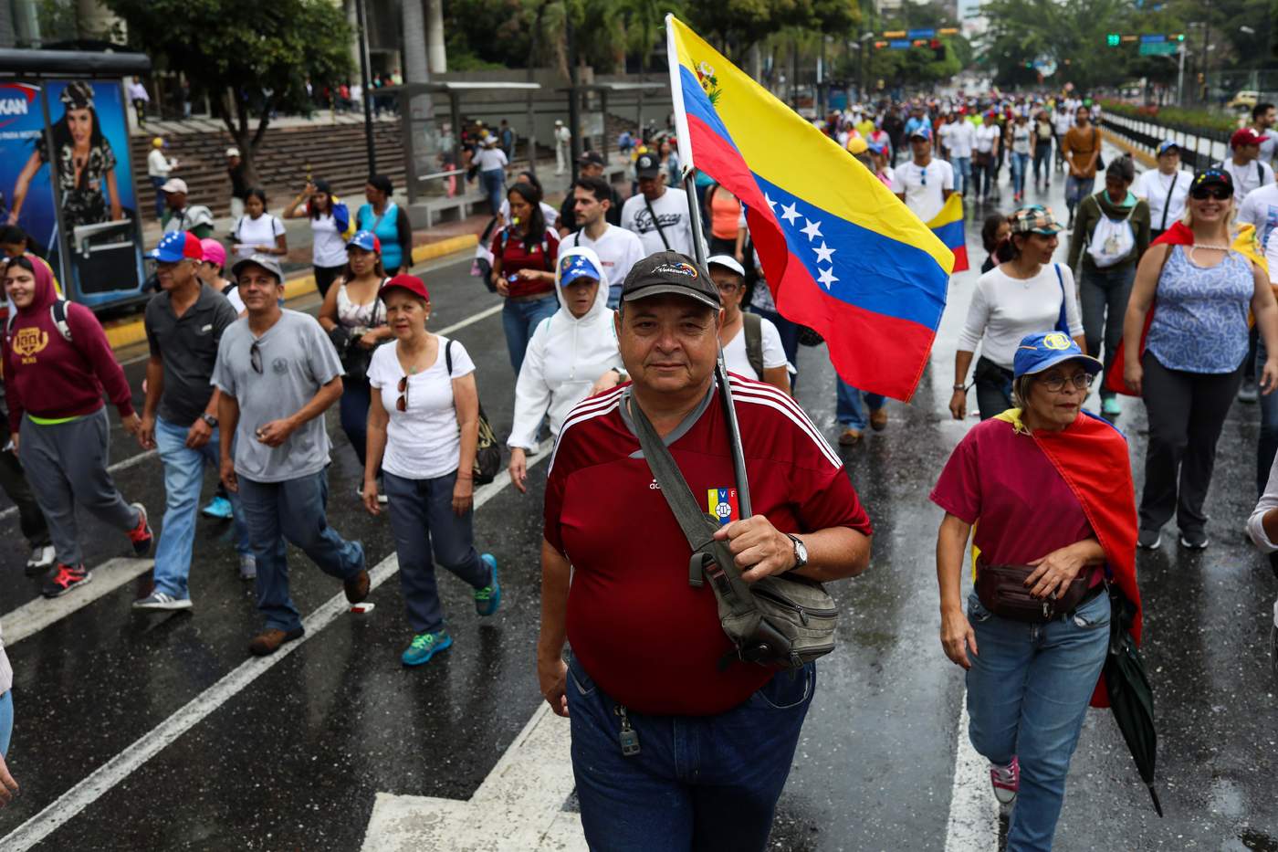 Miles de venezolanos protestan en todo el país contra Maduro