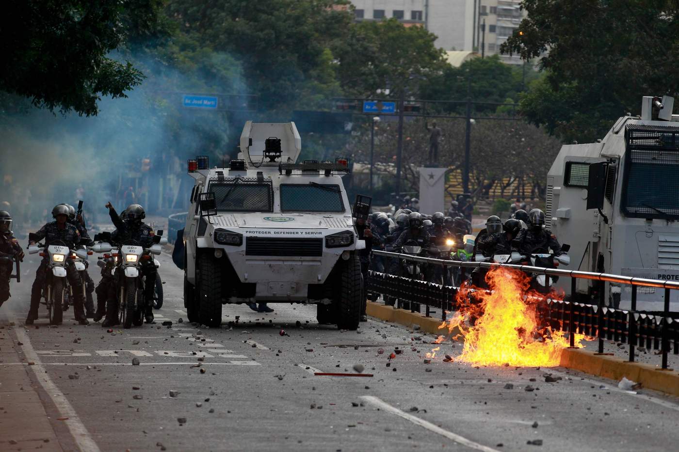 Suman 16 los muertos por protestas en Venezuela