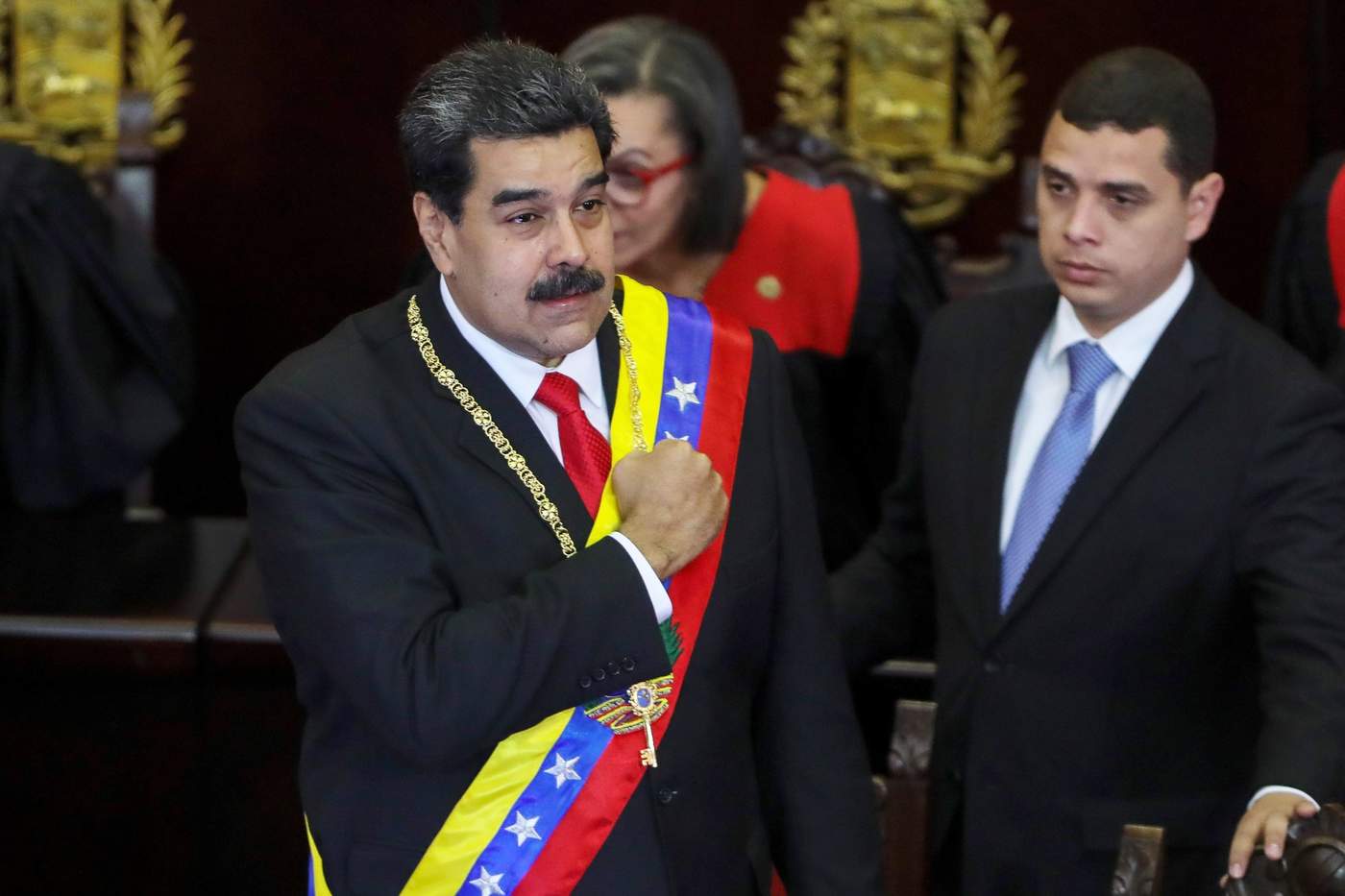 Ordena Maduro cerrar embajada y consulados en EUA
