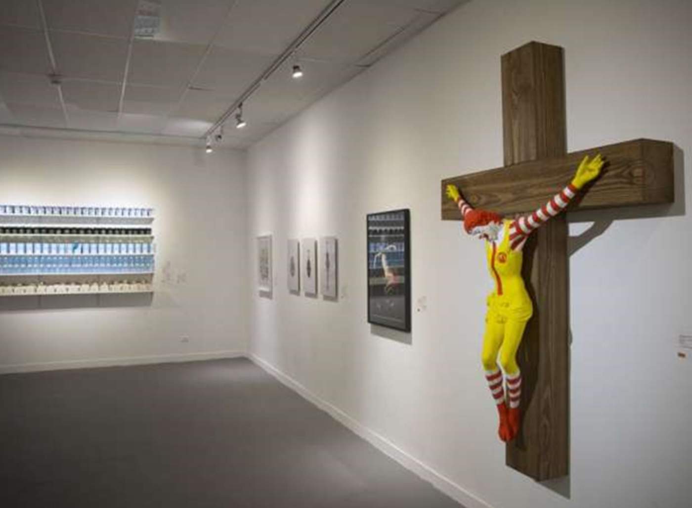 Exhibición de arte con alusión a la religión enfurece a devotos