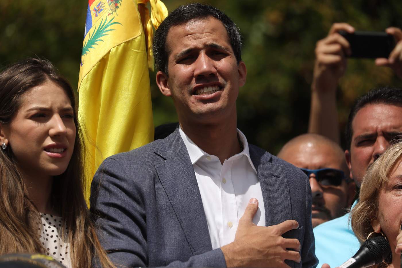 Dice Guaidó que se reuniría con funcionarios de Maduro para cesar 'usurpación'