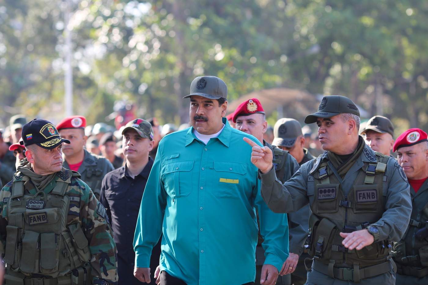 Insta Maduro a militares estar alertas ante 'golpe de Estado'