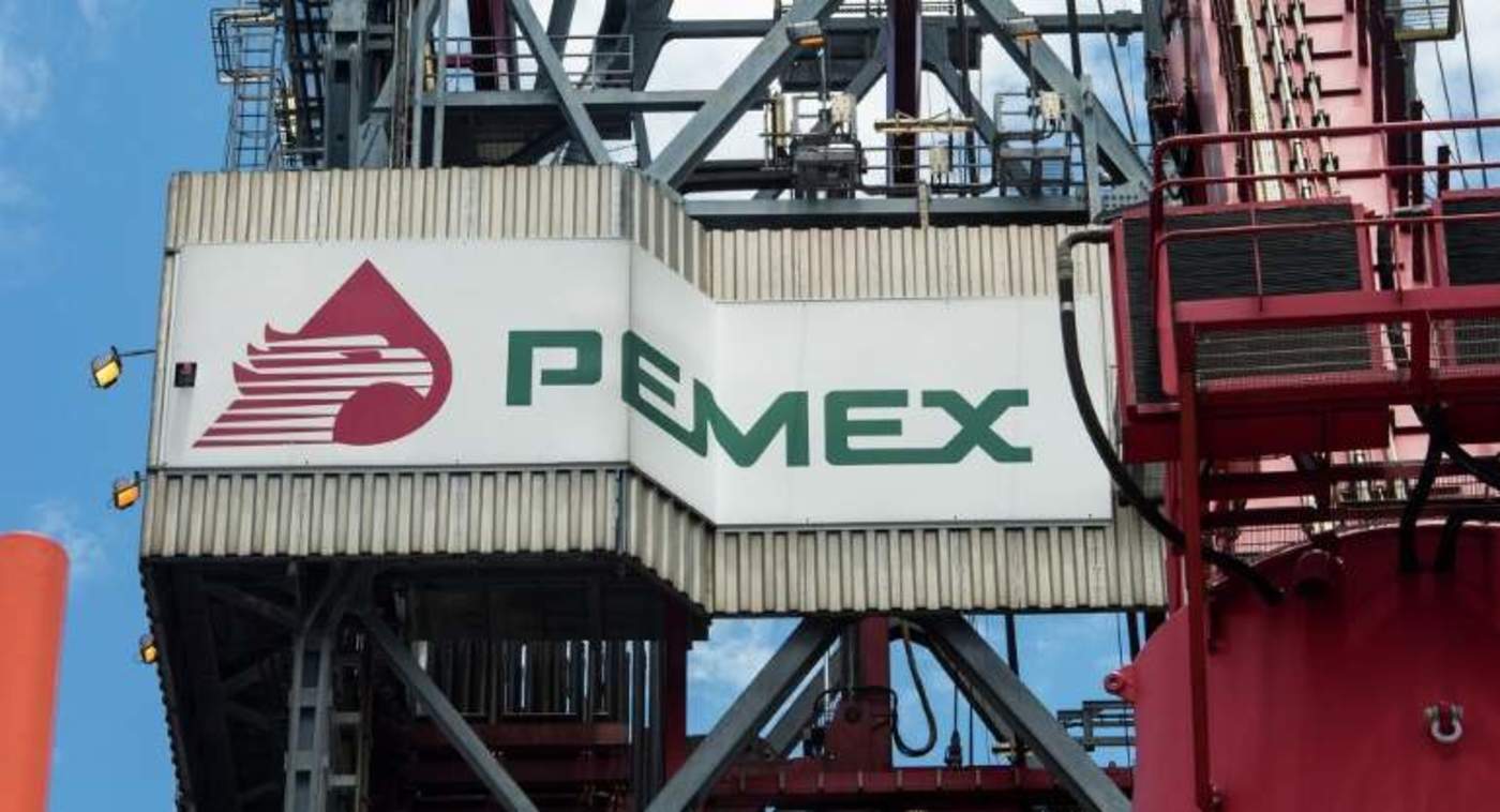 Fitch Ratings baja nota de Pemex; queda al borde del grado especulativo