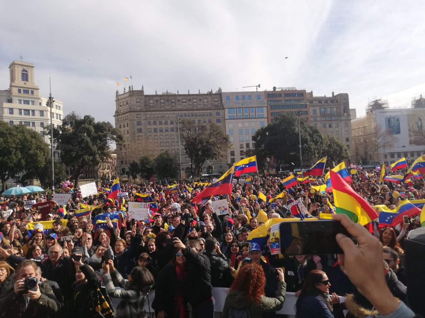 Expresan apoyo a Guaidó en Barcelona