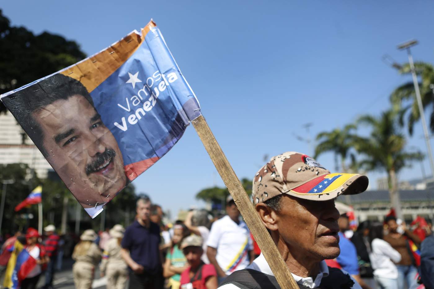 Chavismo también sale a las calles en Venezuela