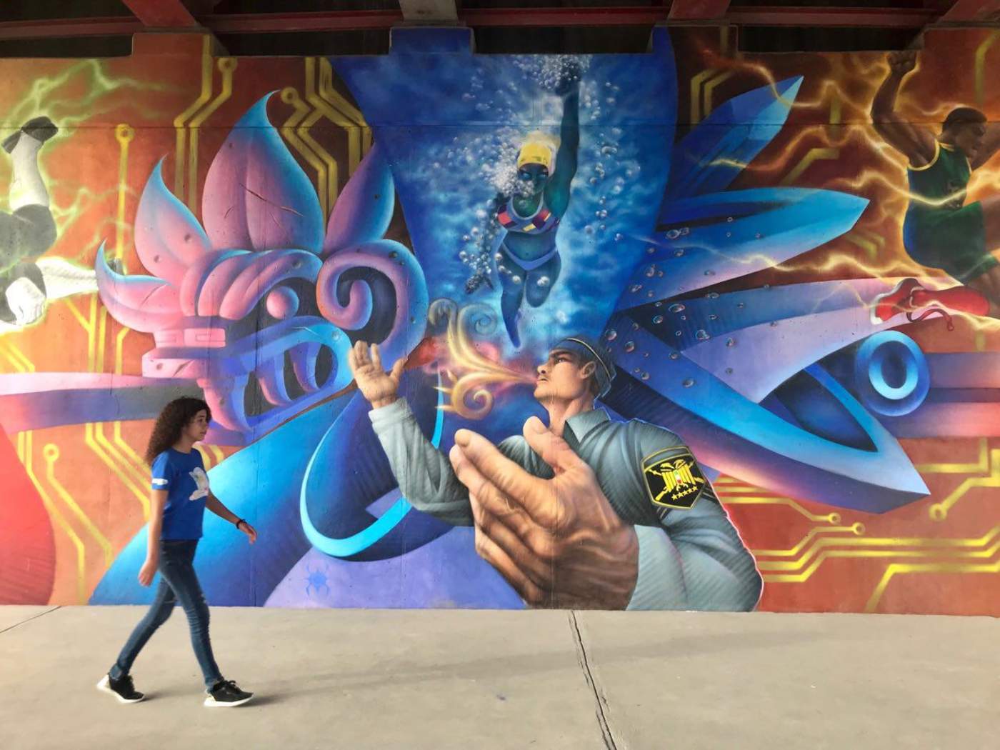 Inauguran mural en puente vehicular en Monclova