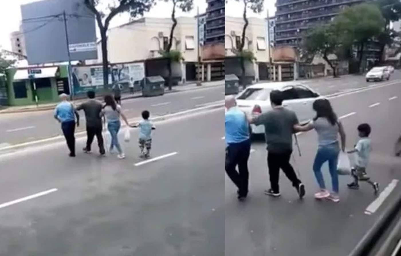 VIRAL: Chofer se detiene para ayudar a invidentes a cruzar la calle