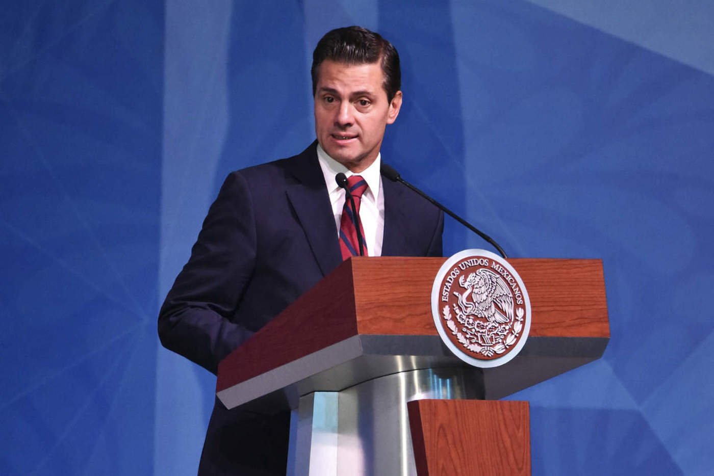Critican estrategia de administración de Peña Nieto