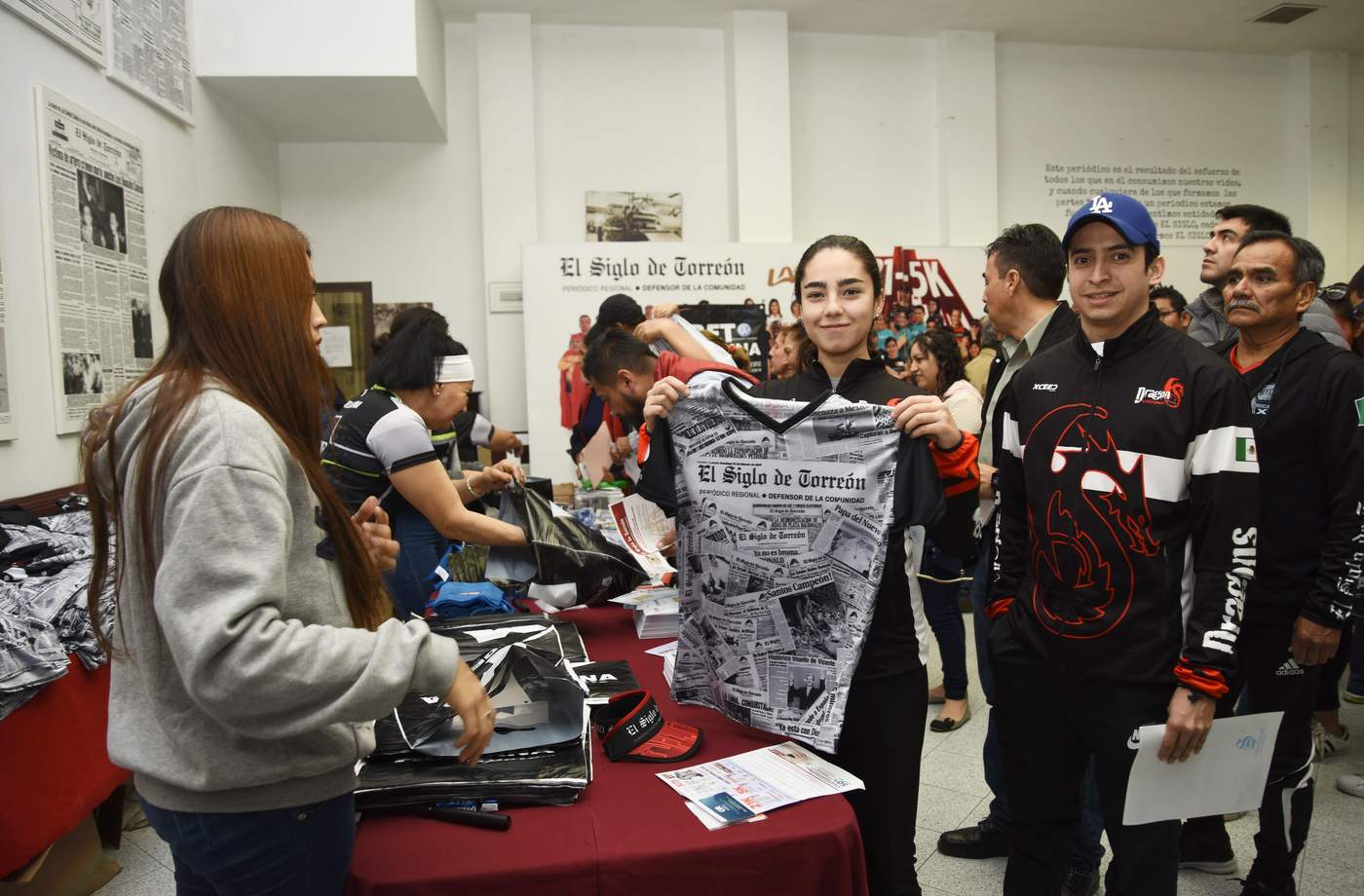 Entregan kits para carrera de El Siglo de Torreón