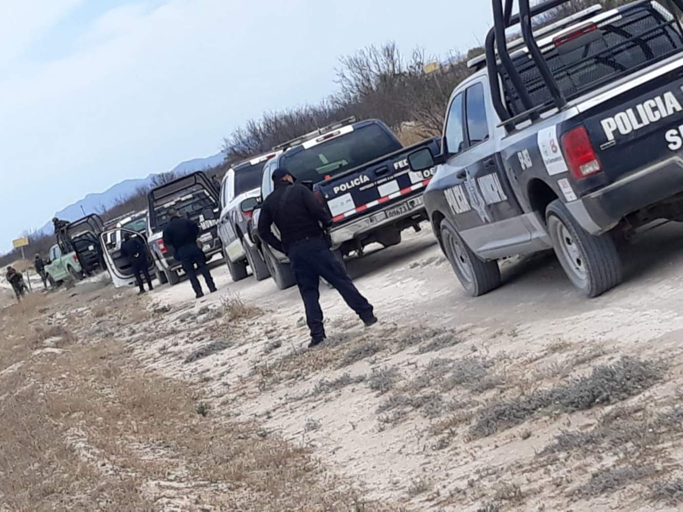 Policías y soldados vigilan ducto de Pemex
