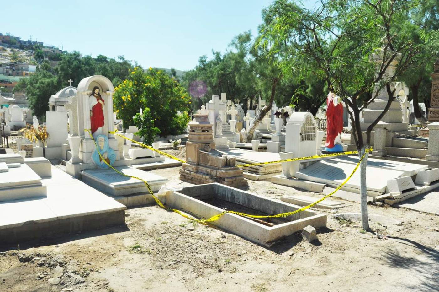 Piden cambiar reglamento en panteones para exhumación de cuerpos