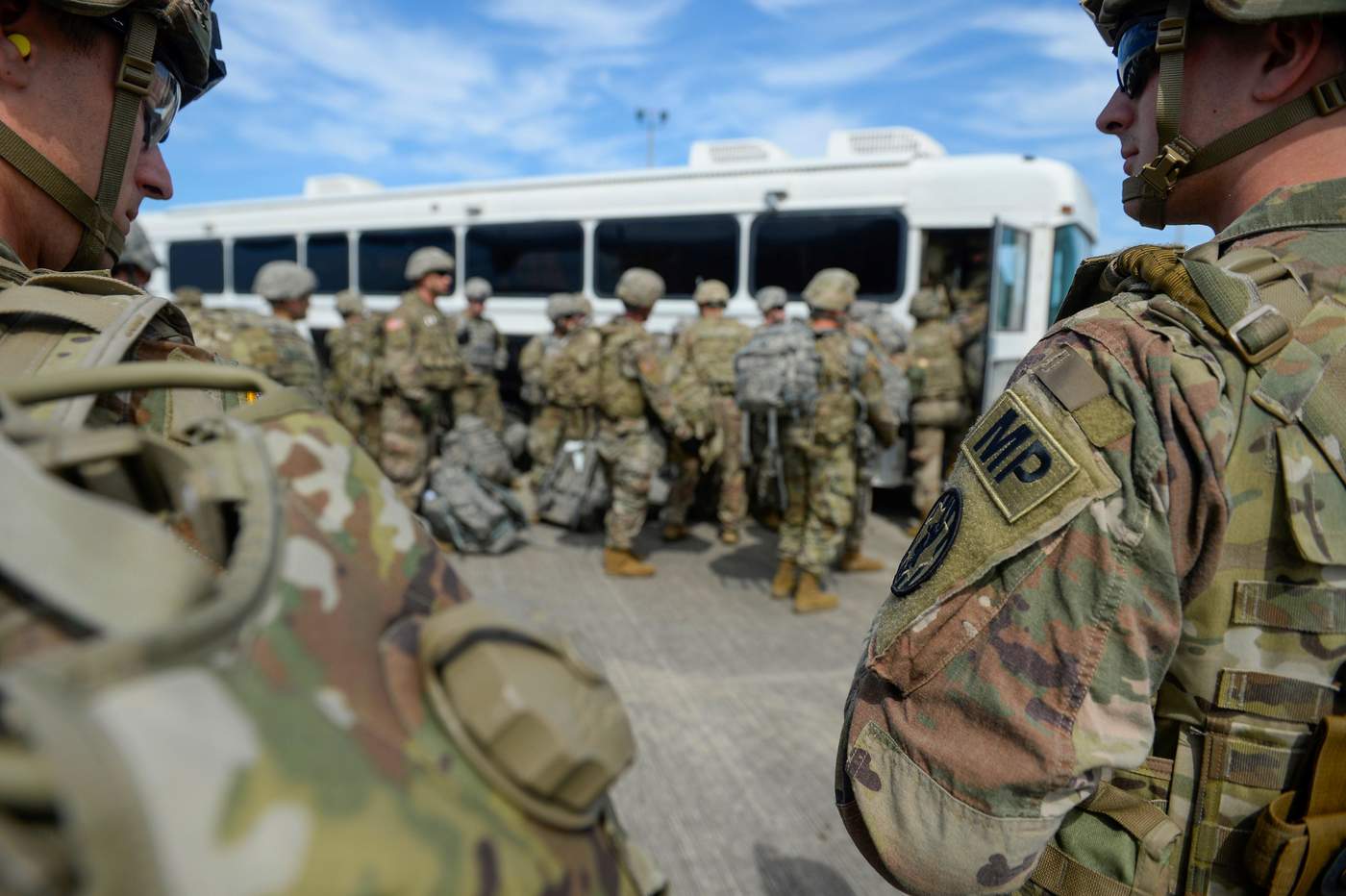 EUA envía más soldados a frontera con México