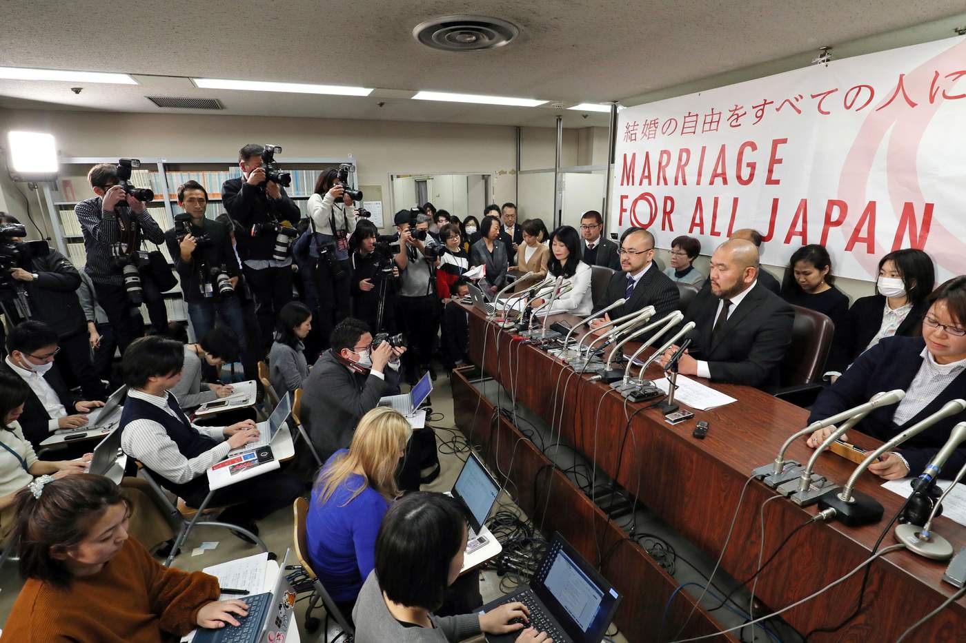 Parejas gay en Japón exigen mismos derechos matrimoniales