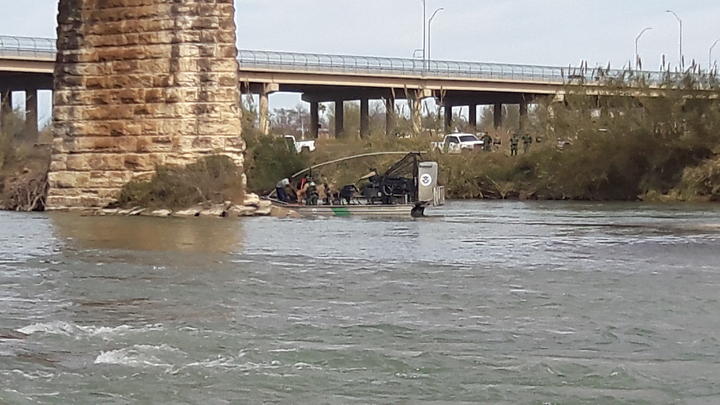 Rescatan a 5 migrantes más en río Bravo