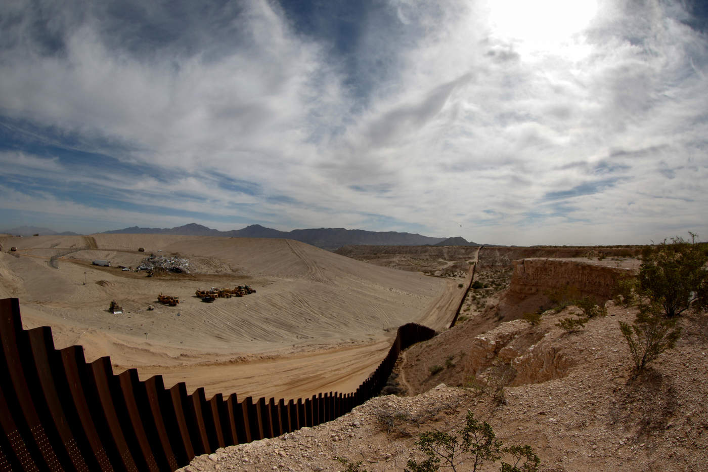 'Ley Chapo', iniciativa frustrada para pagar el muro con México
