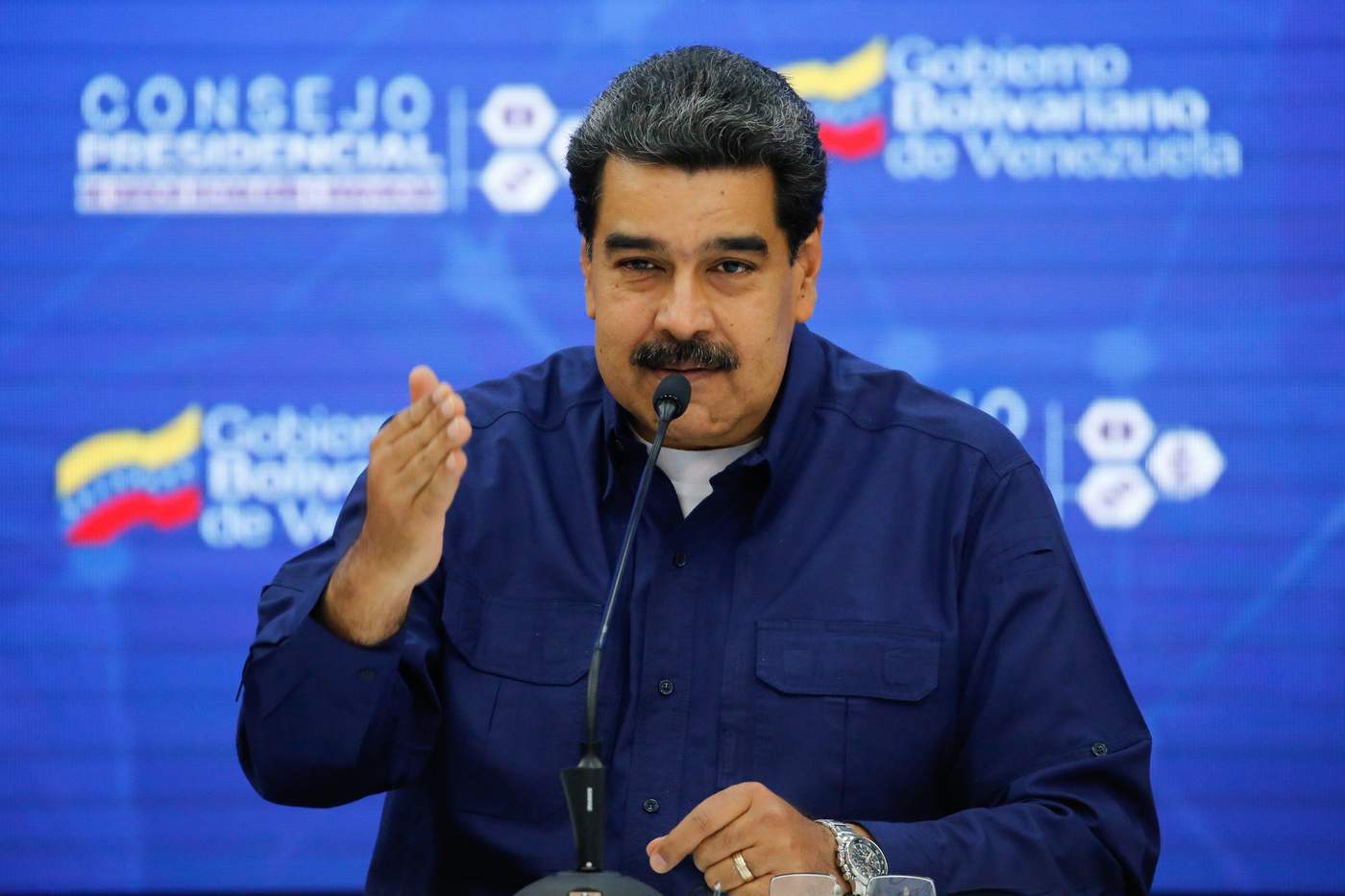 Maduro dice que militares responderán a Trump con 'moral, unión y verdad'