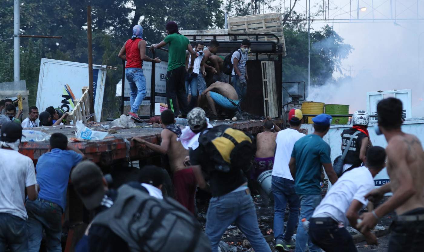 Intento de llevar ayuda a Venezuela desde Colombia se detiene
