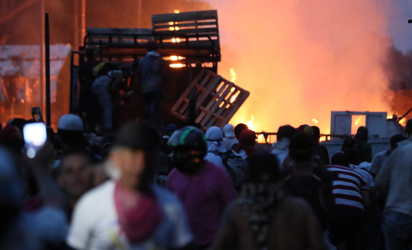 Oposición venezolana eleva a 14 los muertos en protestas