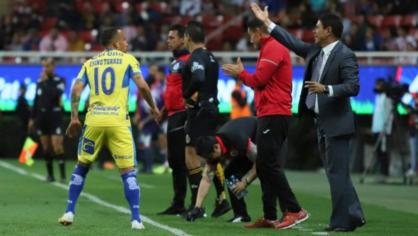 Jugador de San Luis acusa al árbitro de favorecer a Chivas