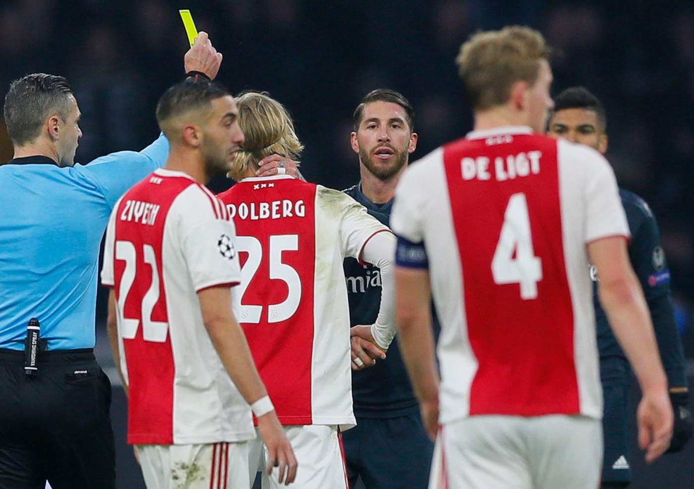 Ramos es suspendido por la UEFA tras forzar tarjeta amarilla