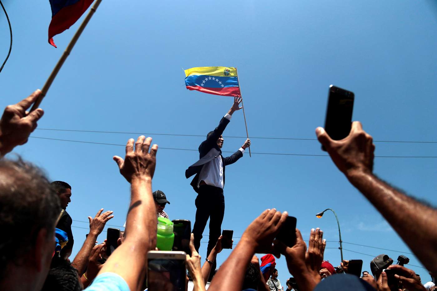 Guaidó convoca a manifestaciones y a reunión con sindicatos