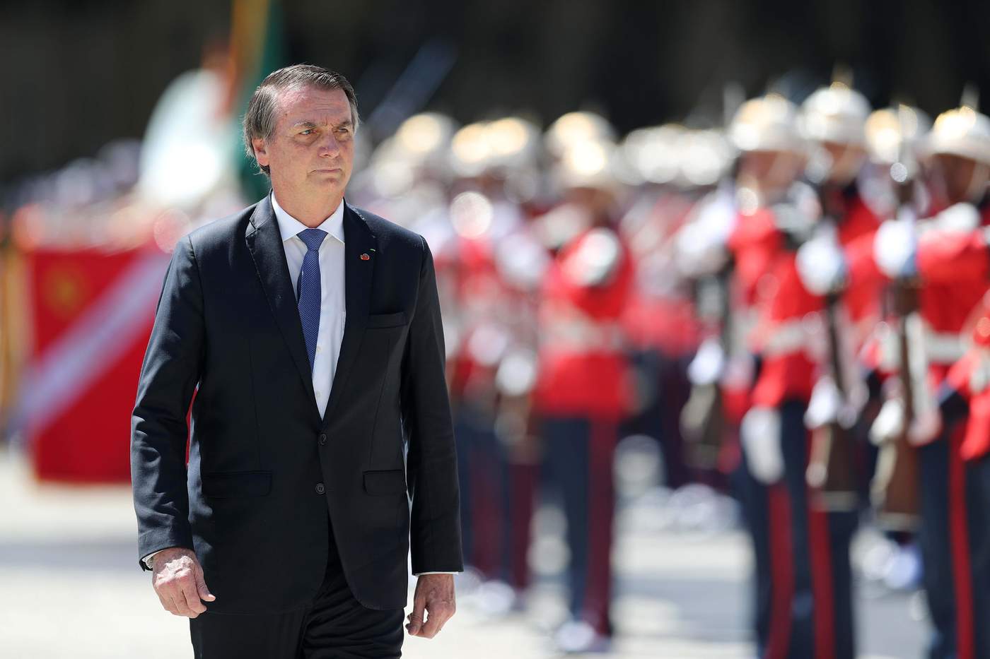 Bolsonaro se refiere a la mujer como 'joya rara'; promete más representación