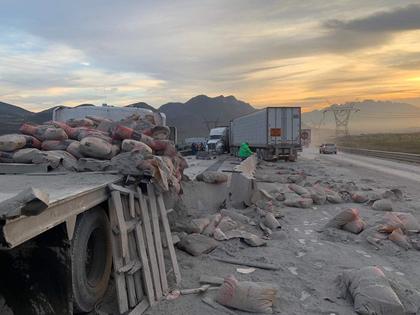 Reabren autopista Saltillo-Monterrey tras accidente