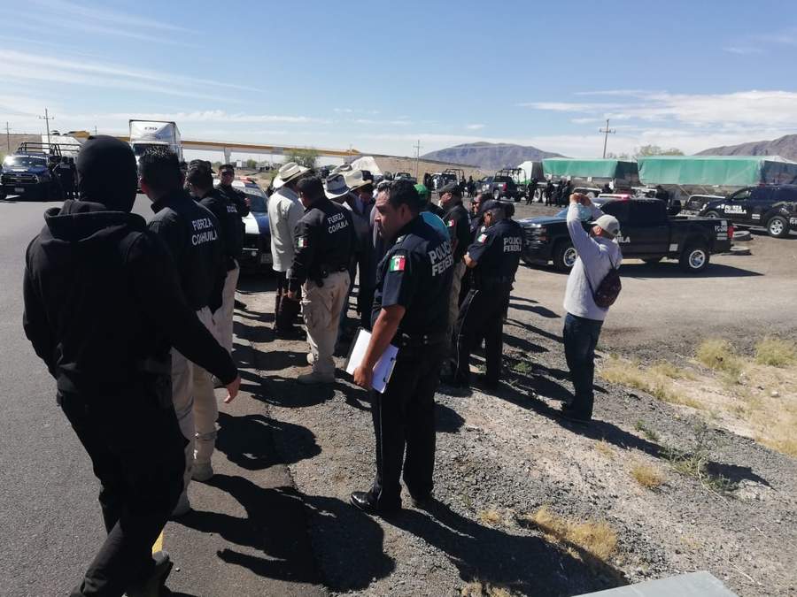 Ejidatarios bloquean autopista Torreón-Saltillo