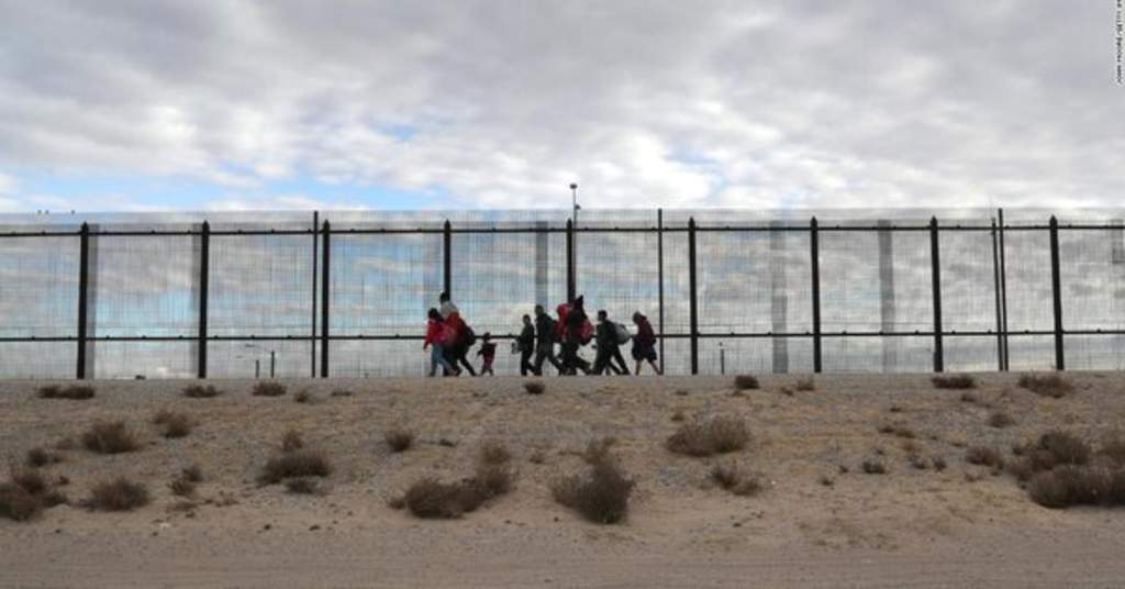 Pentágono autoriza mil mdd para muro fronterizo con México