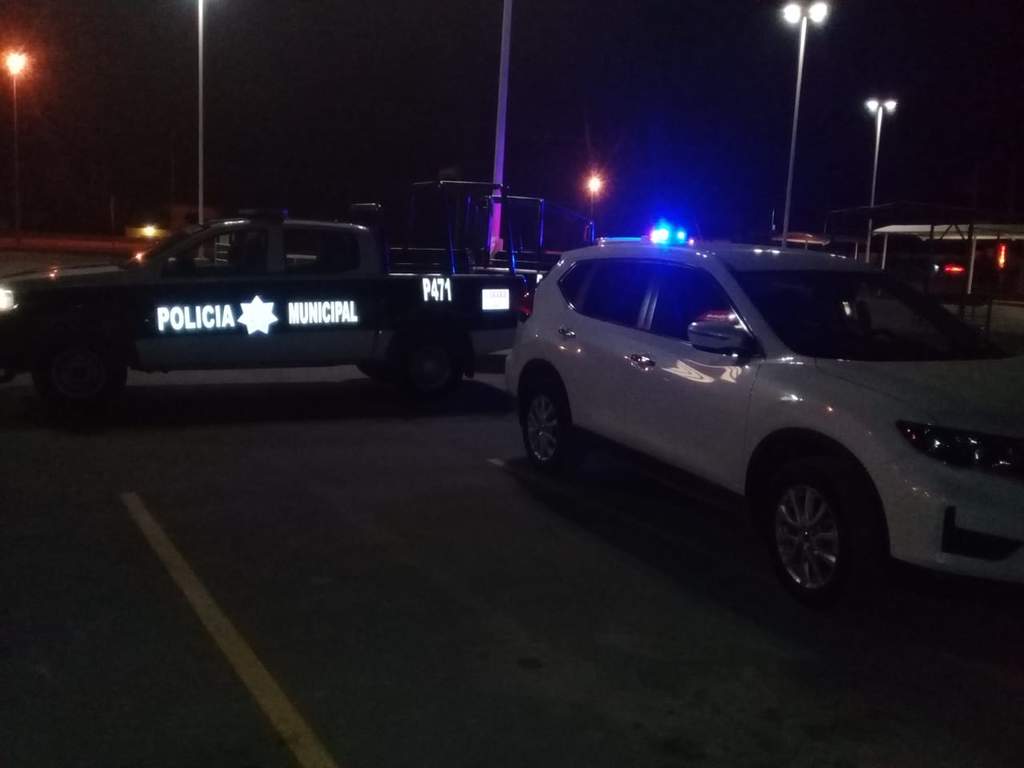 Roban vehículo con lujo de violencia en Torreón