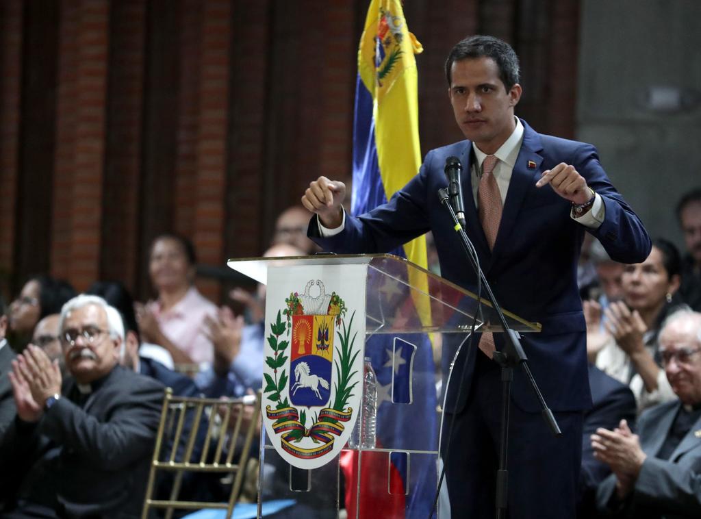 Guaidó sigue agenda tras aprobarse juicio