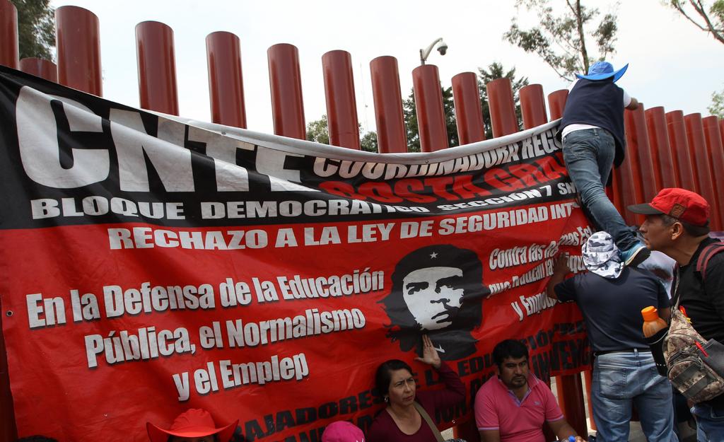 CNTE amaga con paro nacional y movilizaciones