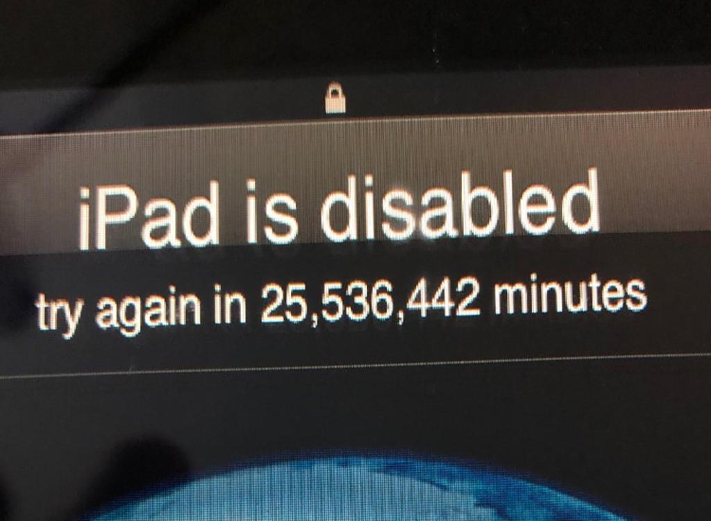 Niño de 3 años logra bloquear por 48 años el iPad de su papá