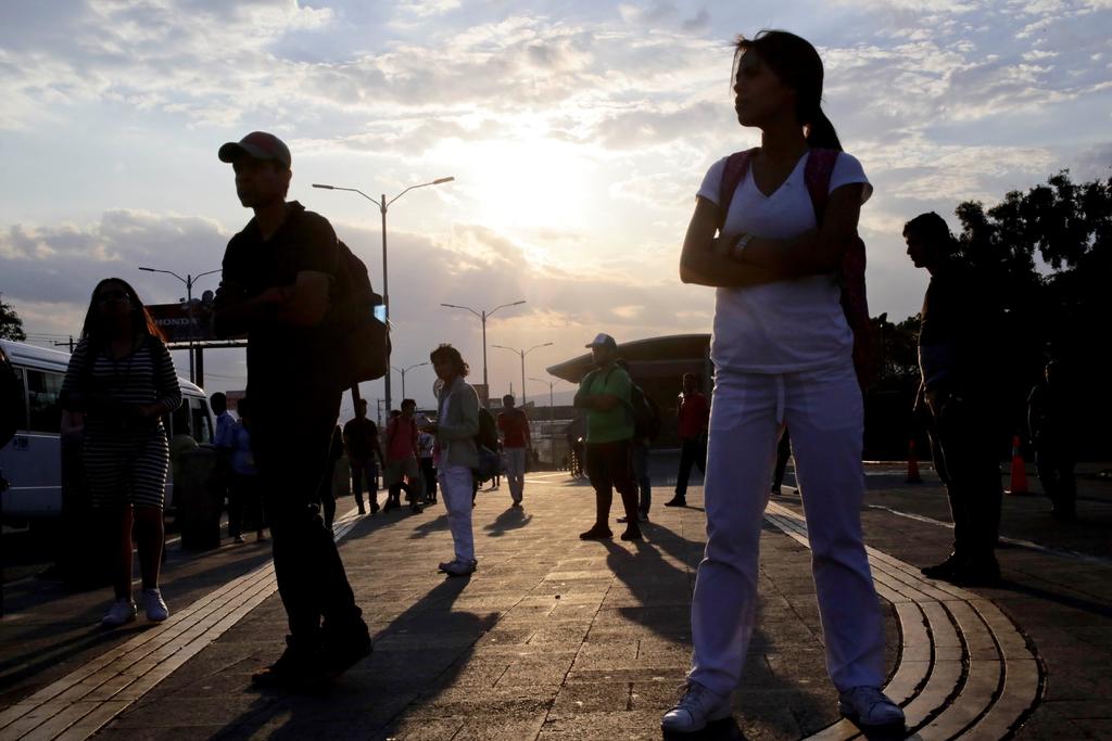 Detienen a tres migrantes por tener cargos en Honduras