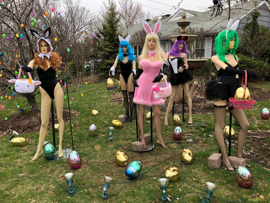 Atrevida decoración de Pascua provoca una guerra entre vecinos