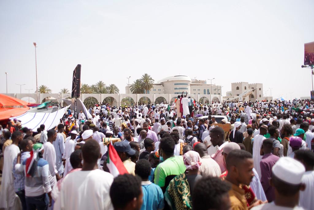 Junta militar de Sudán promete un Gobierno civil