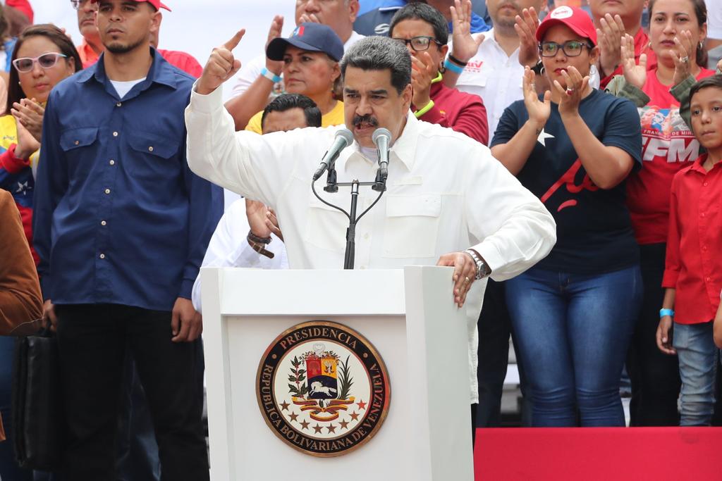 Maduro rechaza 'amenazas de guerra e invasión' de Bolsonaro