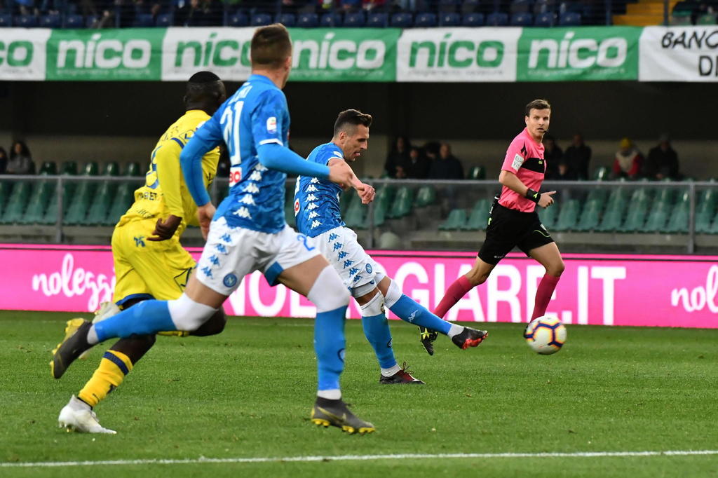 Napoli retrasa una semana más el título de la 'Juve'