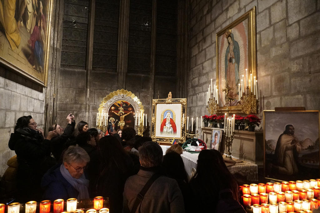 Notre Dame alberga Virgen de Guadalupe con corona de oro